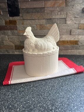 Vintage Pottery Hen Figurine
